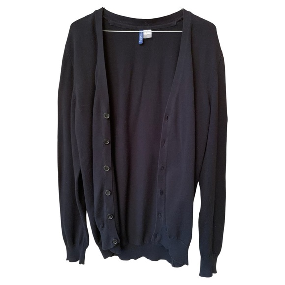 Black DIVIDED by H&M cardigan, Size M. Soft, versatile, perfect for layering. - Picture 5 of 9